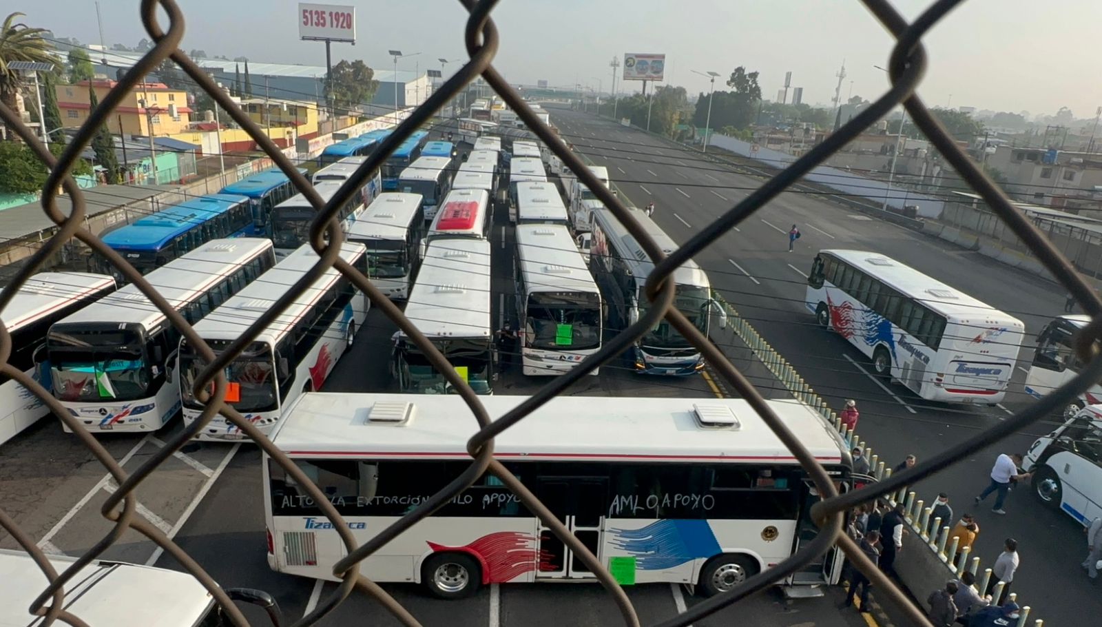 Transportistas generan caos en la autopista México Pachuca Tráfico