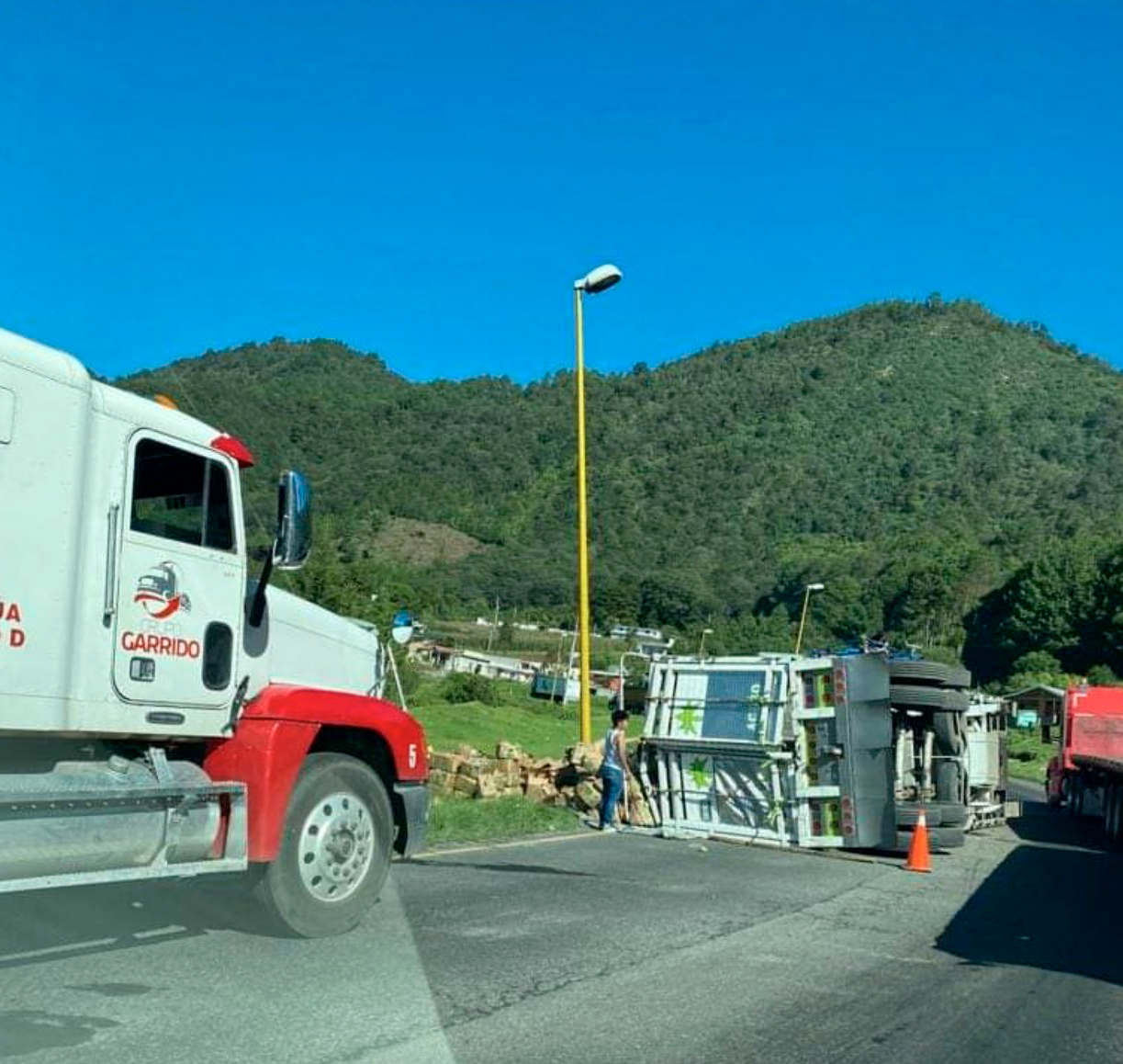 Cerraron La Autopista Puebla Orizaba Tras La Volcadura De Un Remolque