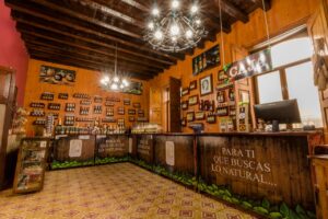 Tienda en la entrada de Bodegas Delicias