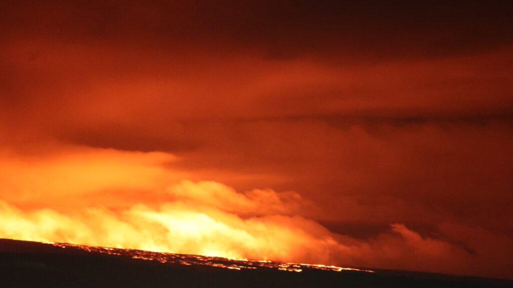 Hace erupción el volcán mas grande del mundo