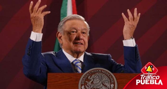 El presidente AMLO refutó las críticas al "Plan B" de reforma electoral con ataques personales y afirmando que México es más democrático que Estados Unidos.