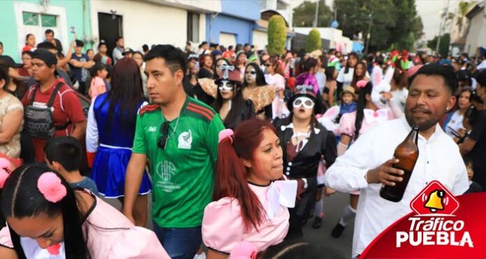 Al término de la celebración del Carnaval en la colonia La Libertad, en Puebla, un huehue fue golpeado en la cabeza durante una riña, y aquí te lo contamos.