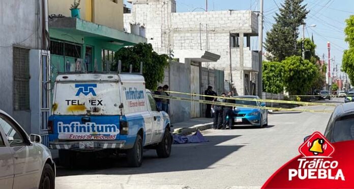 Un hombre se desploma en una banqueta y muere en la colonia Constitución Mexicana de Puebla, y esto es lo que sabemos.