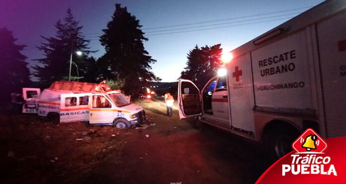 Dos muertos y seis heridos en choque de ambulancia en Ahuazotepec