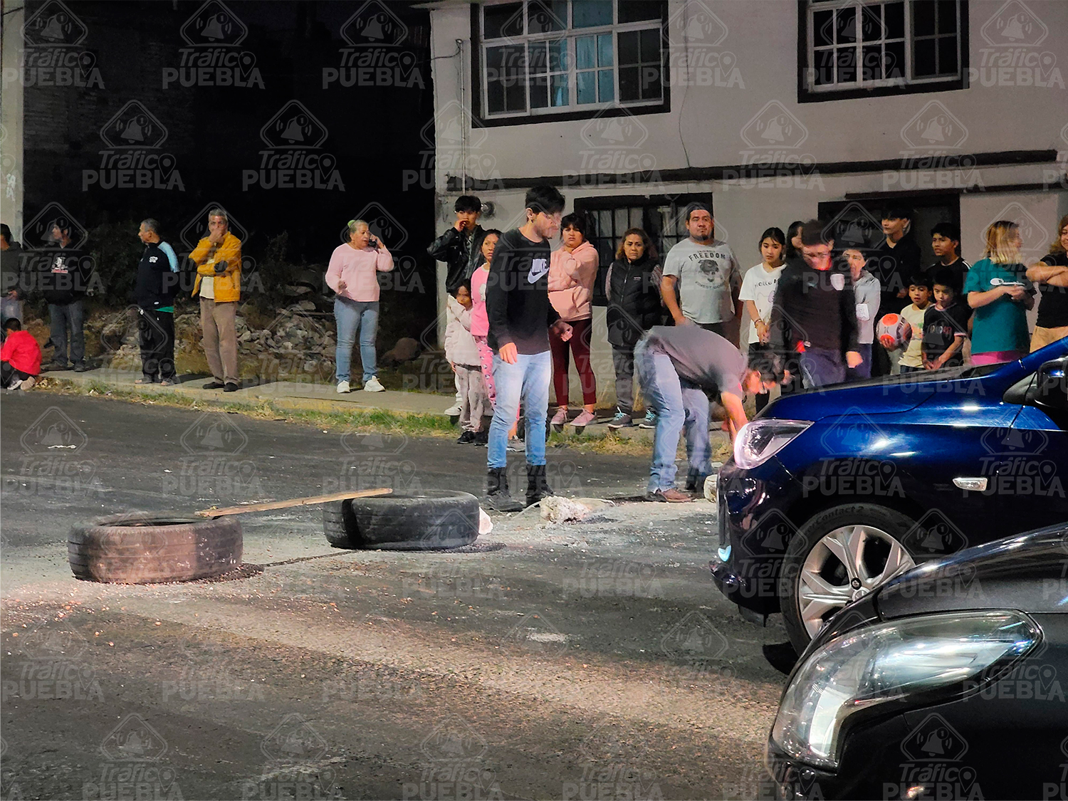 Por falta de luz, vecinos bloquearon el Boulevard Vicente Suárez