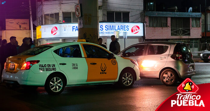 Taxi se impacta contra particular en el Boulevard Norte