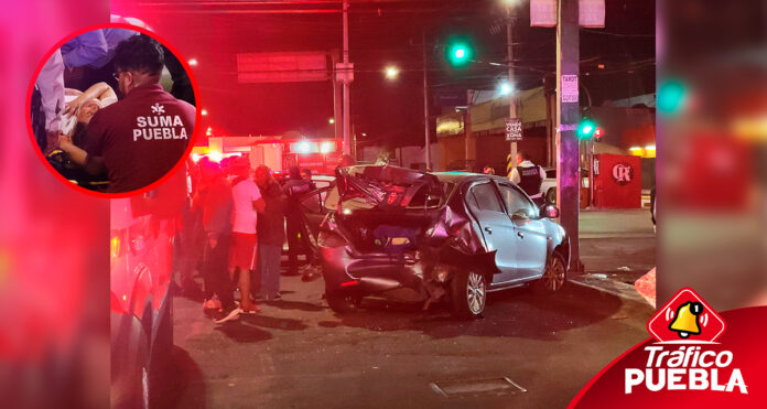 Fuerte choque entre un taxi y un automóvil de plataforma deja dos lesionados