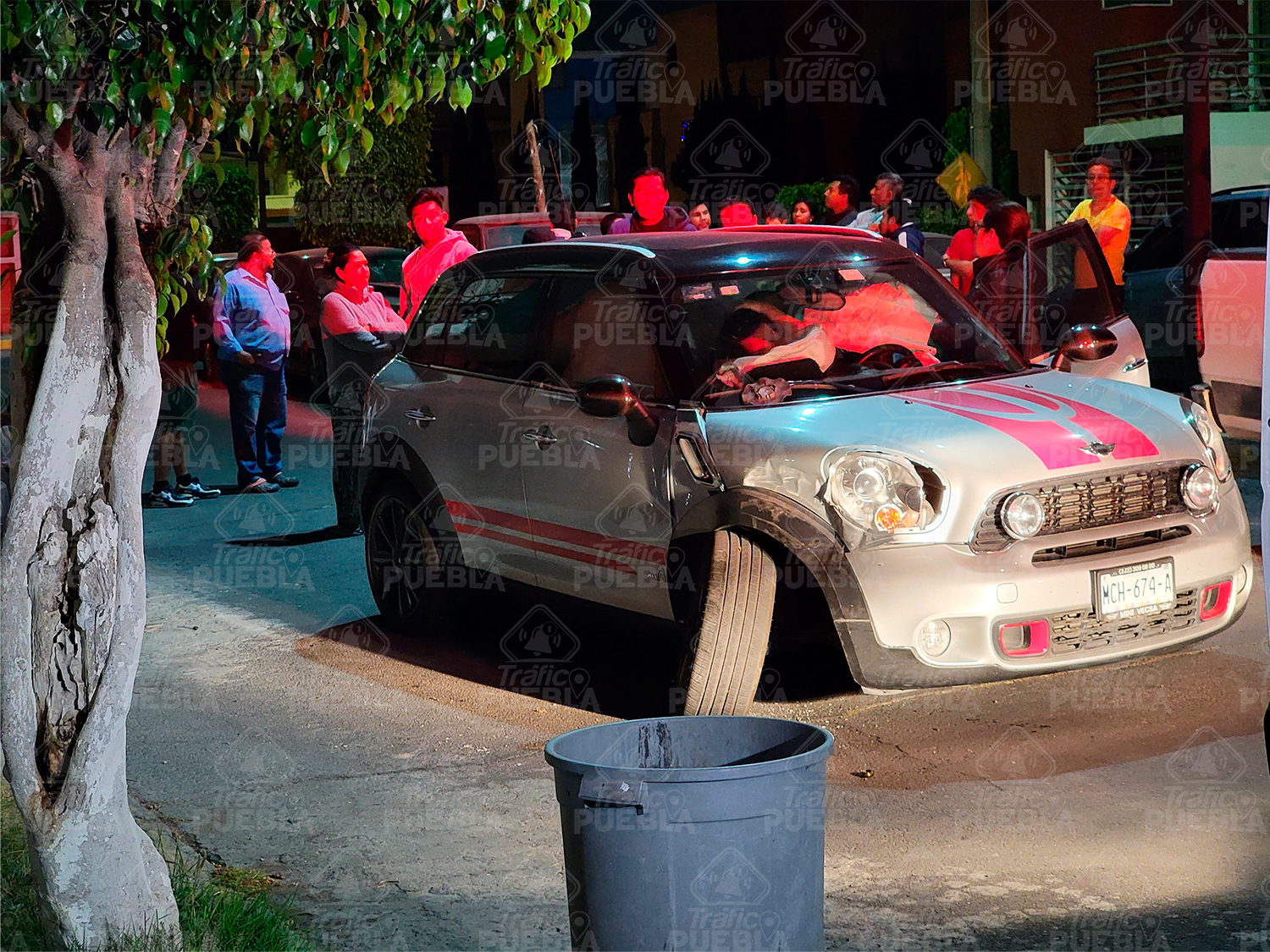 Joven ebrio fue detenido luego de chocar contra un vehículo estacionado en un fraccionamiento privado