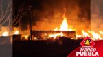 Incendio arrasa con varios inmuebles y vehículos en Almecatla