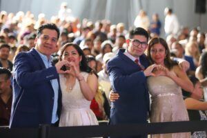 350 parejas celebraron su matrimonio en el Centro Expositor Pareja Novios
