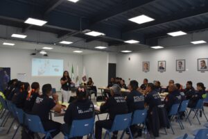 Capacitan a personal de la SSC para prevenir accidentes por consumo de alcohol Platica