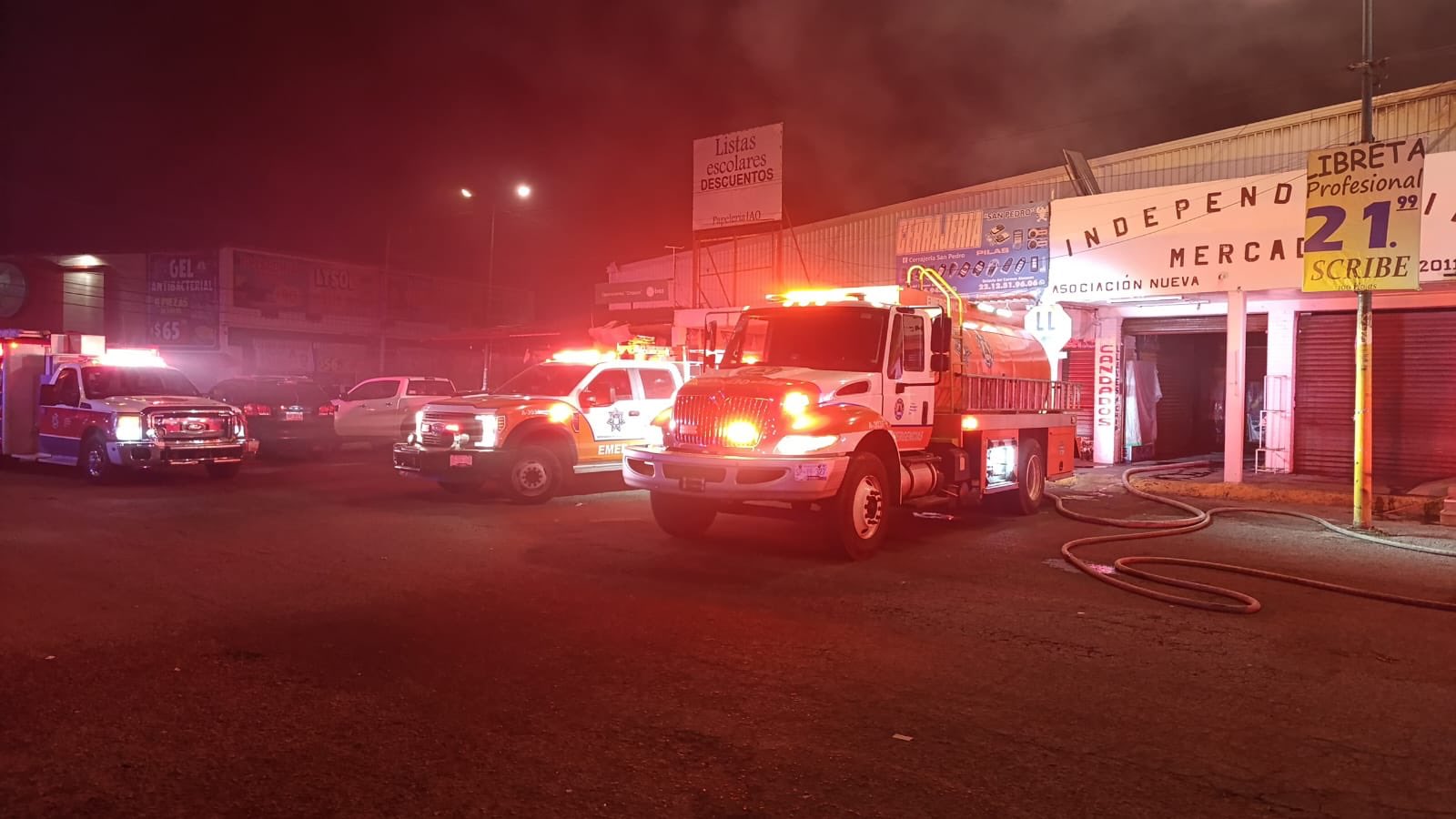  Fuego en el Mercado Independencia Dos locales se incendiaron