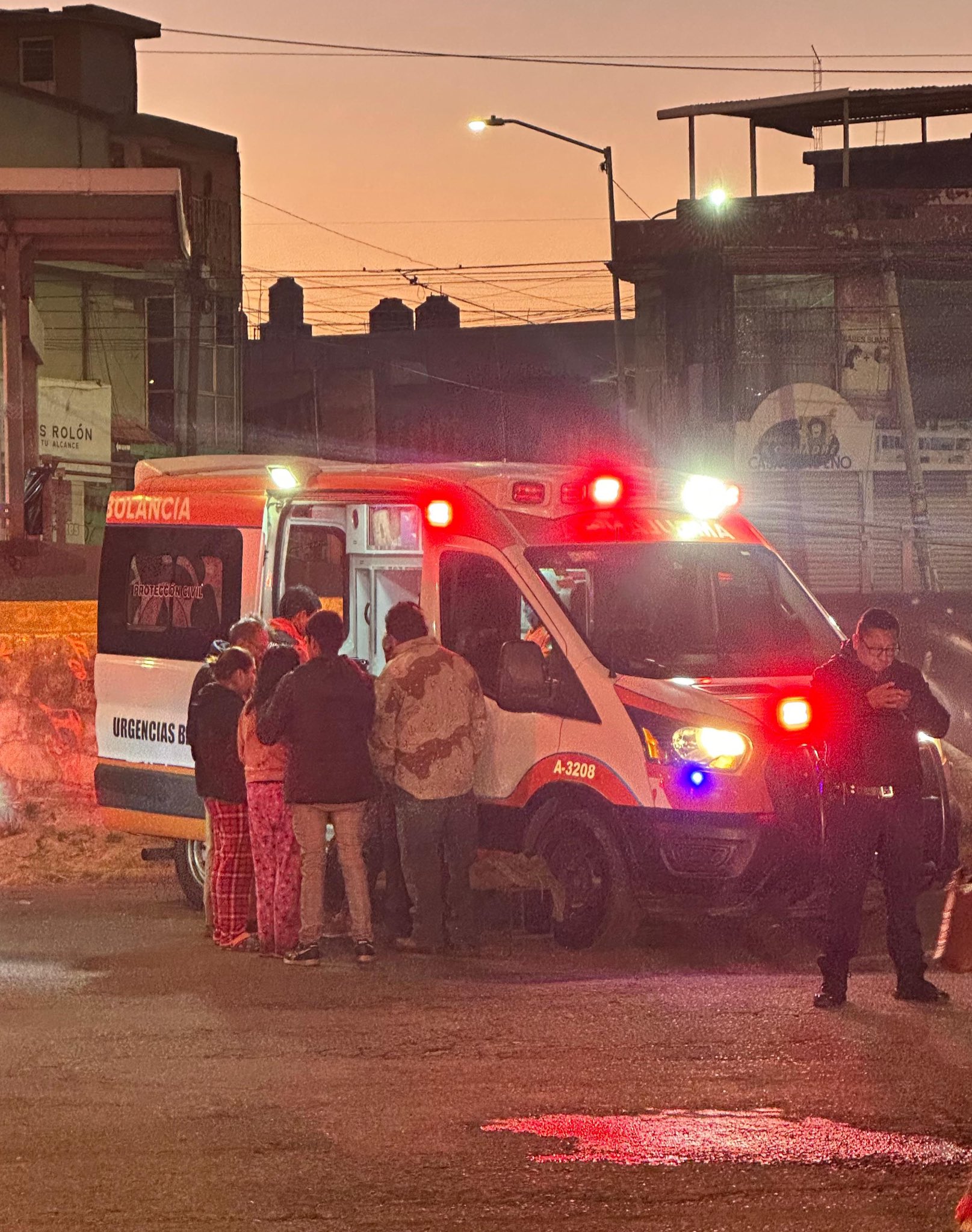  Fuego en el Mercado Independencia Dos locales se incendiaron