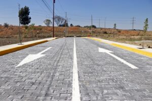 Omar Muñoz entrega su primera obra en Cuautlancingo calle