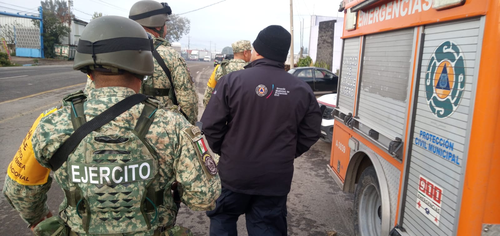 Se incendió una recicladora en la carretera a San Miguel Canoa