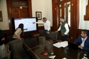 Pepe Chedraui encabeza reunión informativa sobre el estacionamiento rotativo en Puebla Parquímetros