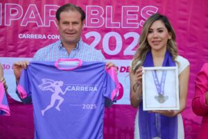 Presentan la playera y medalla de la Carrera “Mujeres Imparables”Presentación