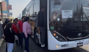 Ciudadanos piden más unidades de transporte para entrar a Lomas de Angelópolis