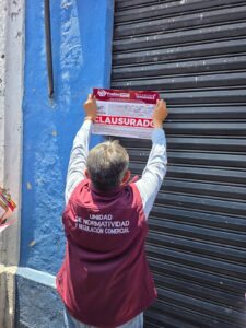 Clausuran cuatro tiendas chinas con importaciones ilegales en el Centro Histórico Autoridades