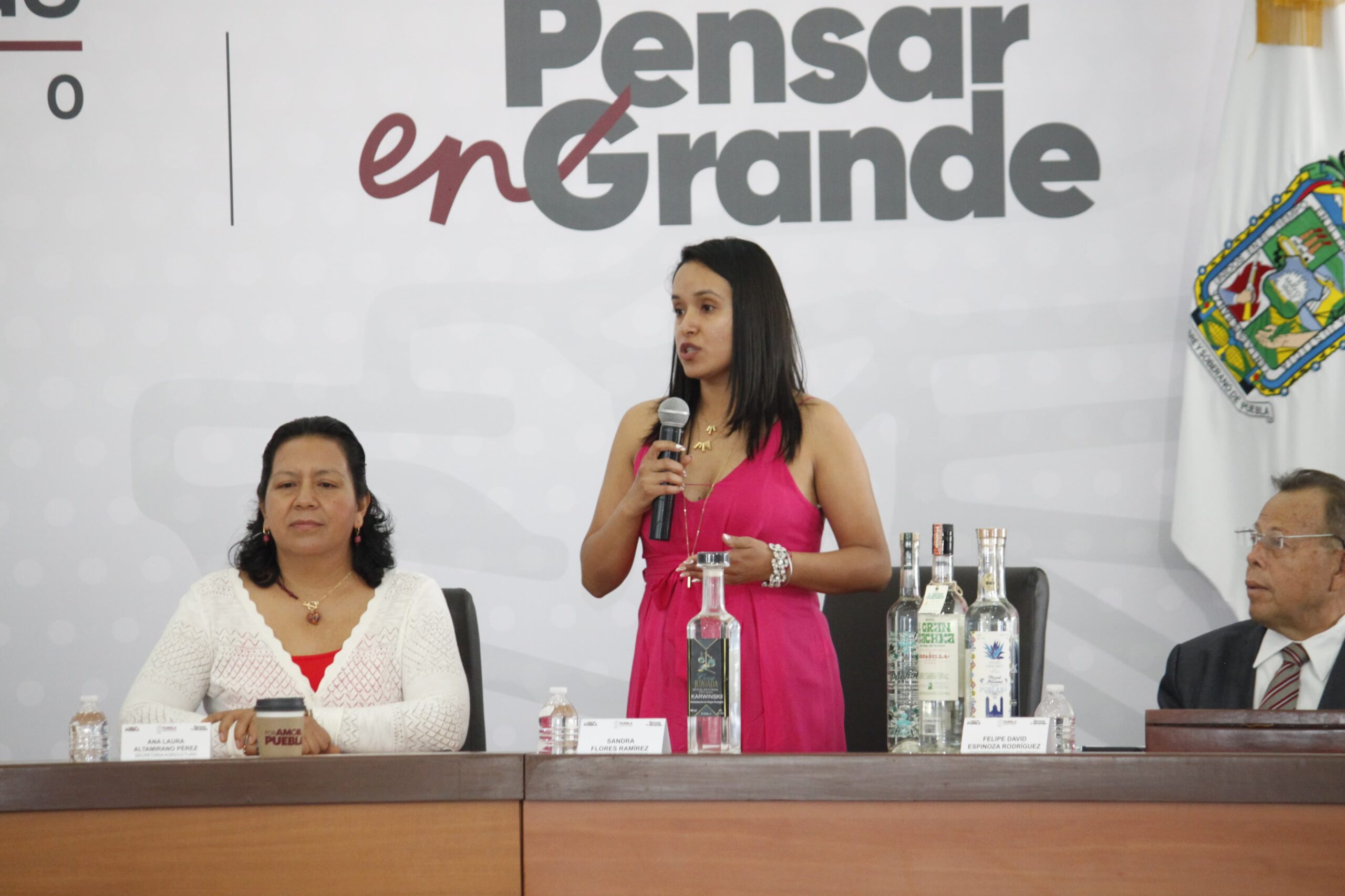 Puebla arrasa con 60 medallas en el Concurso Nacional de Marcas de Mezcal 2025