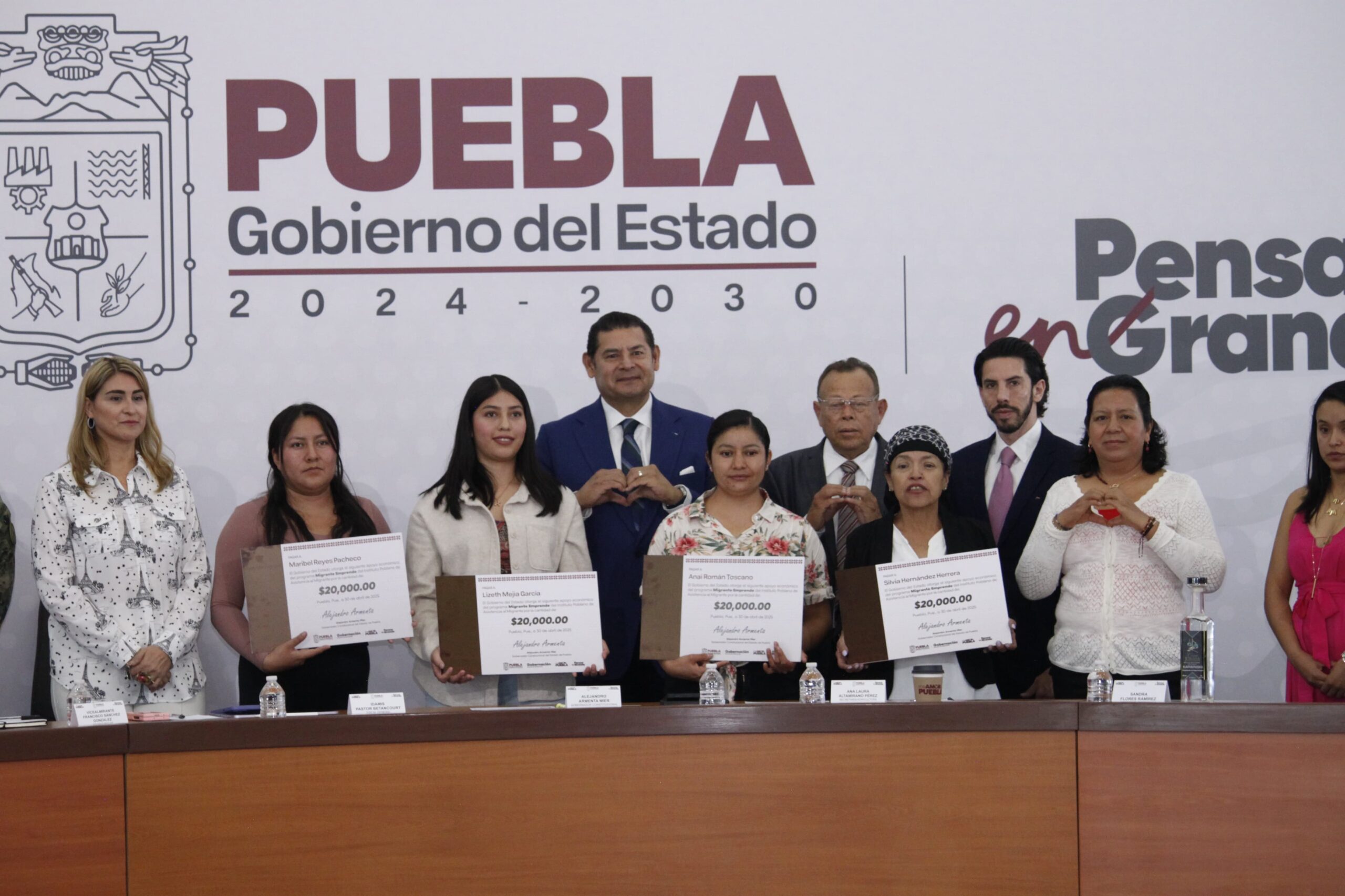 Puebla impulsa el emprendimiento de migrantes retornados con apoyos económicos