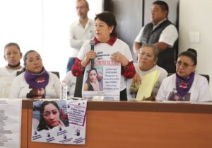 Alejandro Armenta se reúne con familiares de personas desaparecidas y se compromete a dar seguimiento reunión