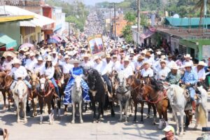 Alejandro Armenta se une a la Mega Cabalgata en honor a San Isidro Labrador Foto