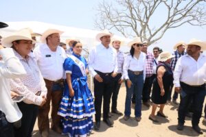 Alejandro Armenta se une a la Mega Cabalgata en honor a San Isidro Labrador Reunión