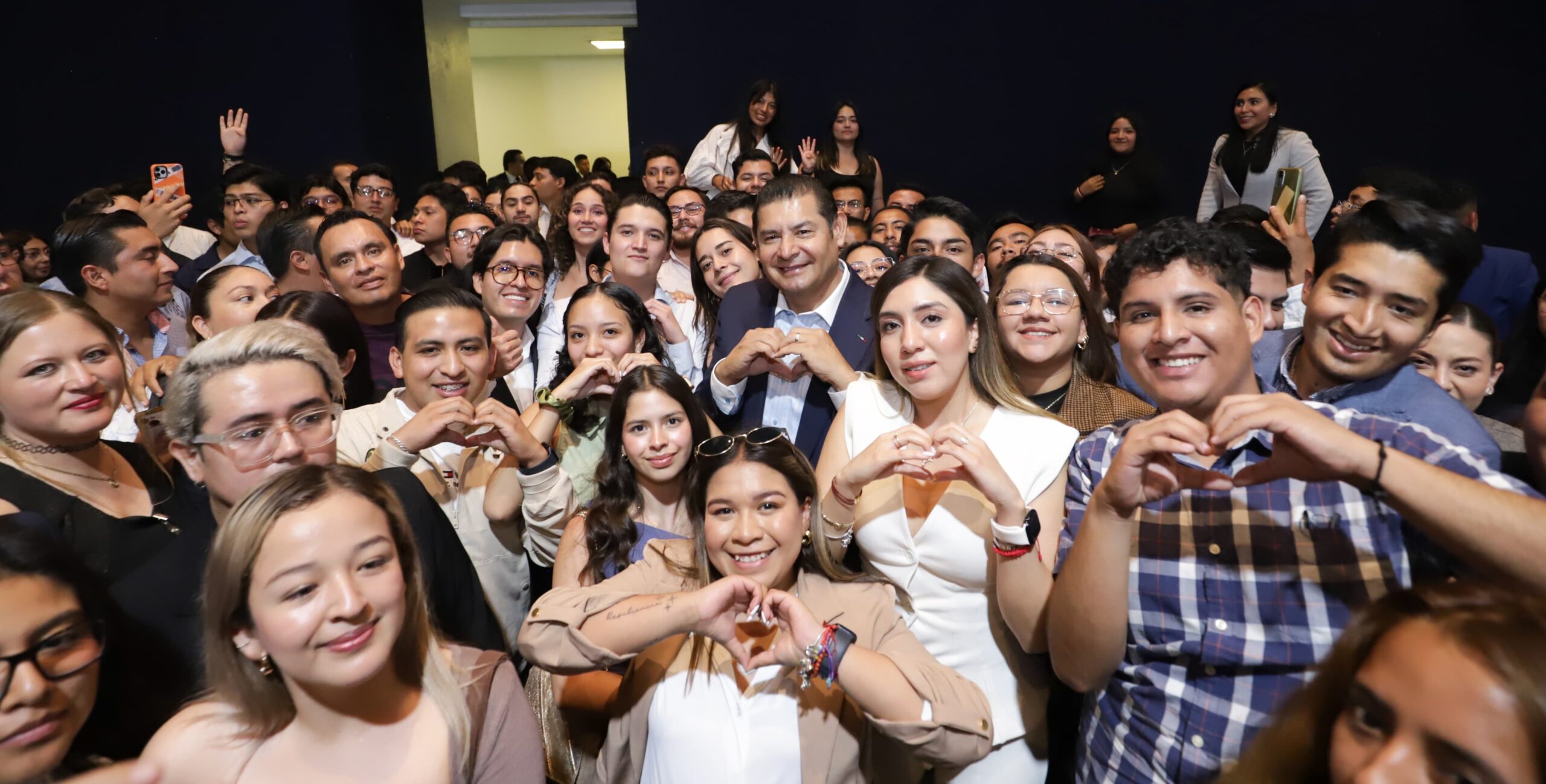 Armenta se reúne con jóvenes para impulsar la transformación del estado