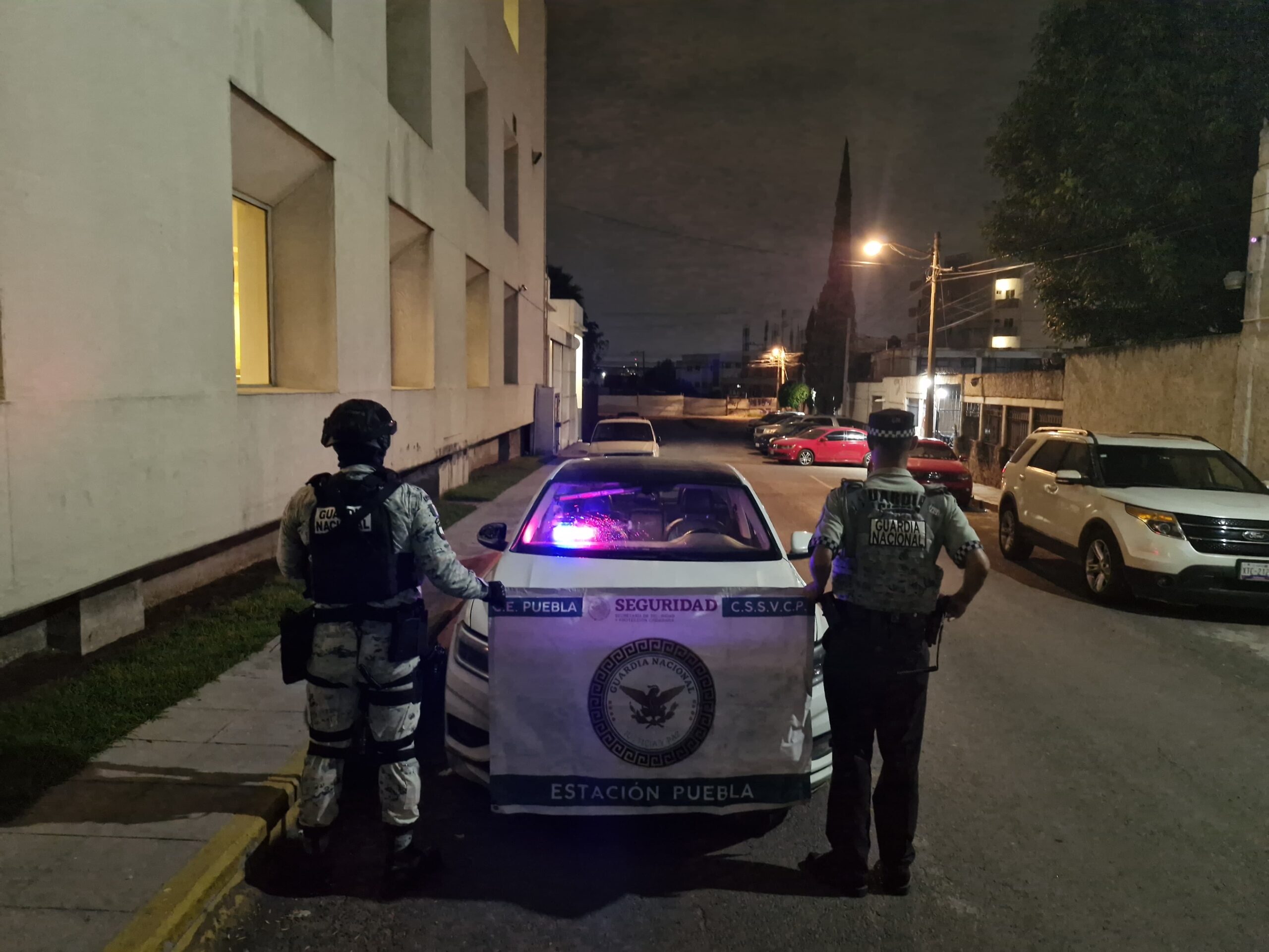 Guardia Nacional asegura auto robado con luces falsas en Amozoc