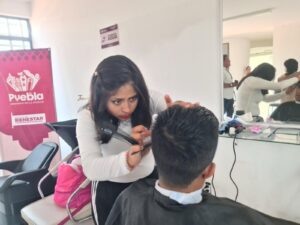 Ofrecen cursos gratuitos para el desarrollo y autoempleo en Puebla Barbería