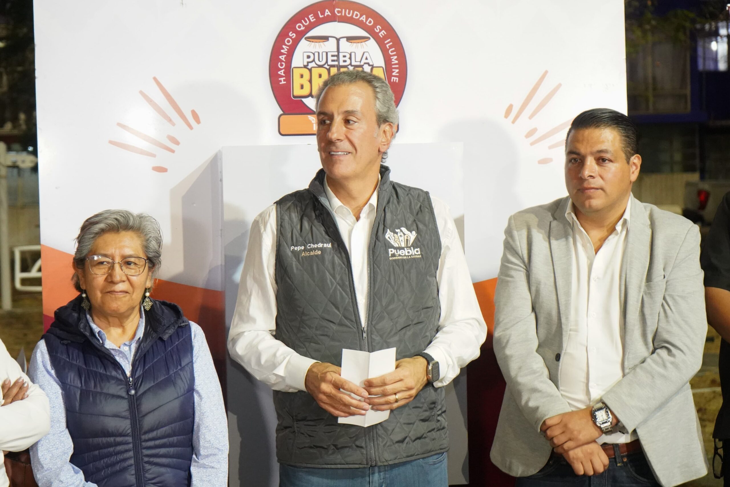 Pepe Chedraui ilumina al 100% el fraccionamiento Maravillas