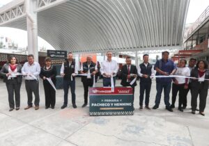 Pepe Chedraui inaugura techado escolar que beneficiará a más de 500 alumnos corte de listón