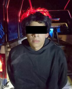 Policia Estatal y la Marina frustran un robo de tractocamión en la autopista Tehuacán-Oaxaca Joven detenido