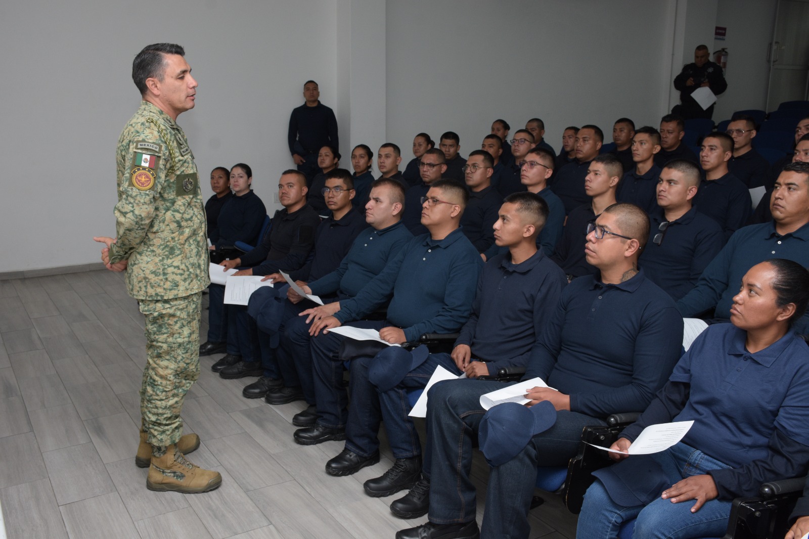 Recibe la SSC a 43 aspirantes