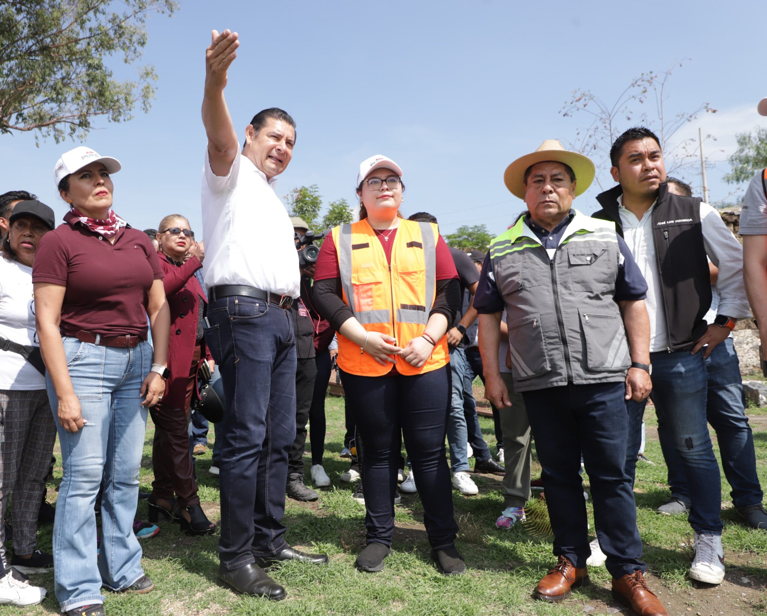 Soy pintor y jardinero, porque me identifico con el pueblo: Armenta