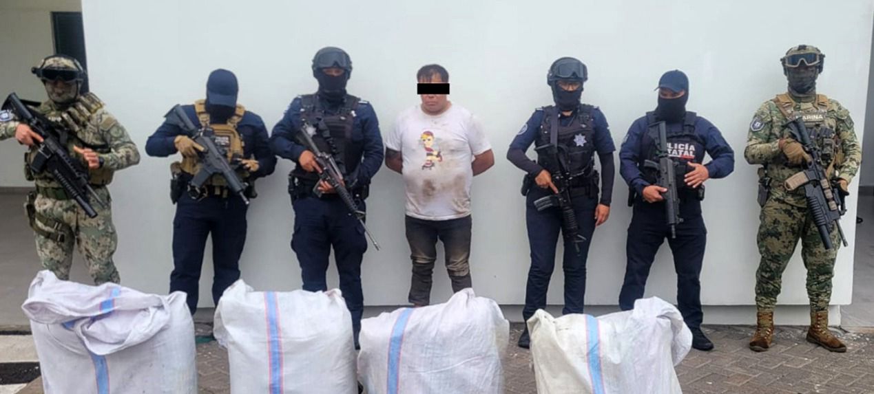 Aseguran 65 kilos de marihuana en un operativo de seguridad en Puebla Detenido