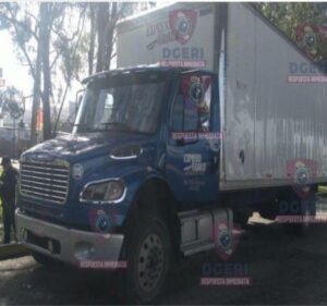 Autoridades detienen a cuatro presuntos responsables de robo y recuperan tractocamión en Puebla