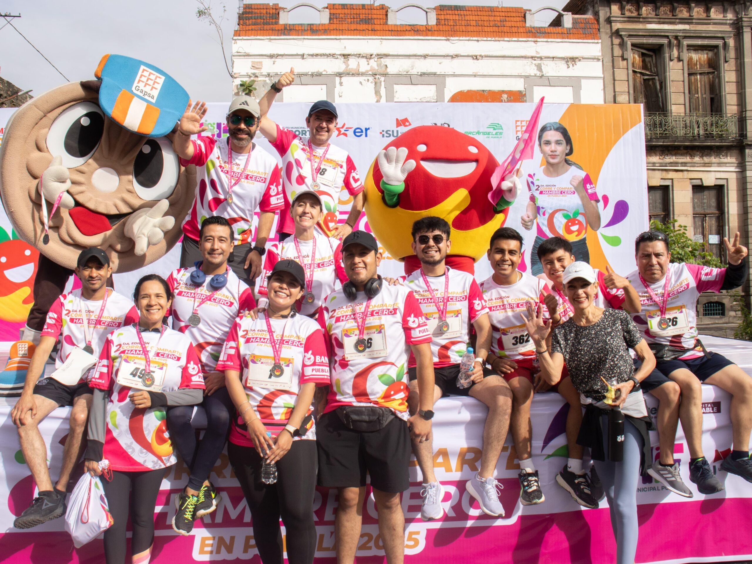 Cientos de poblanos participan en la carrera Corre y Comparte Hambre Cero 2025” Corredores