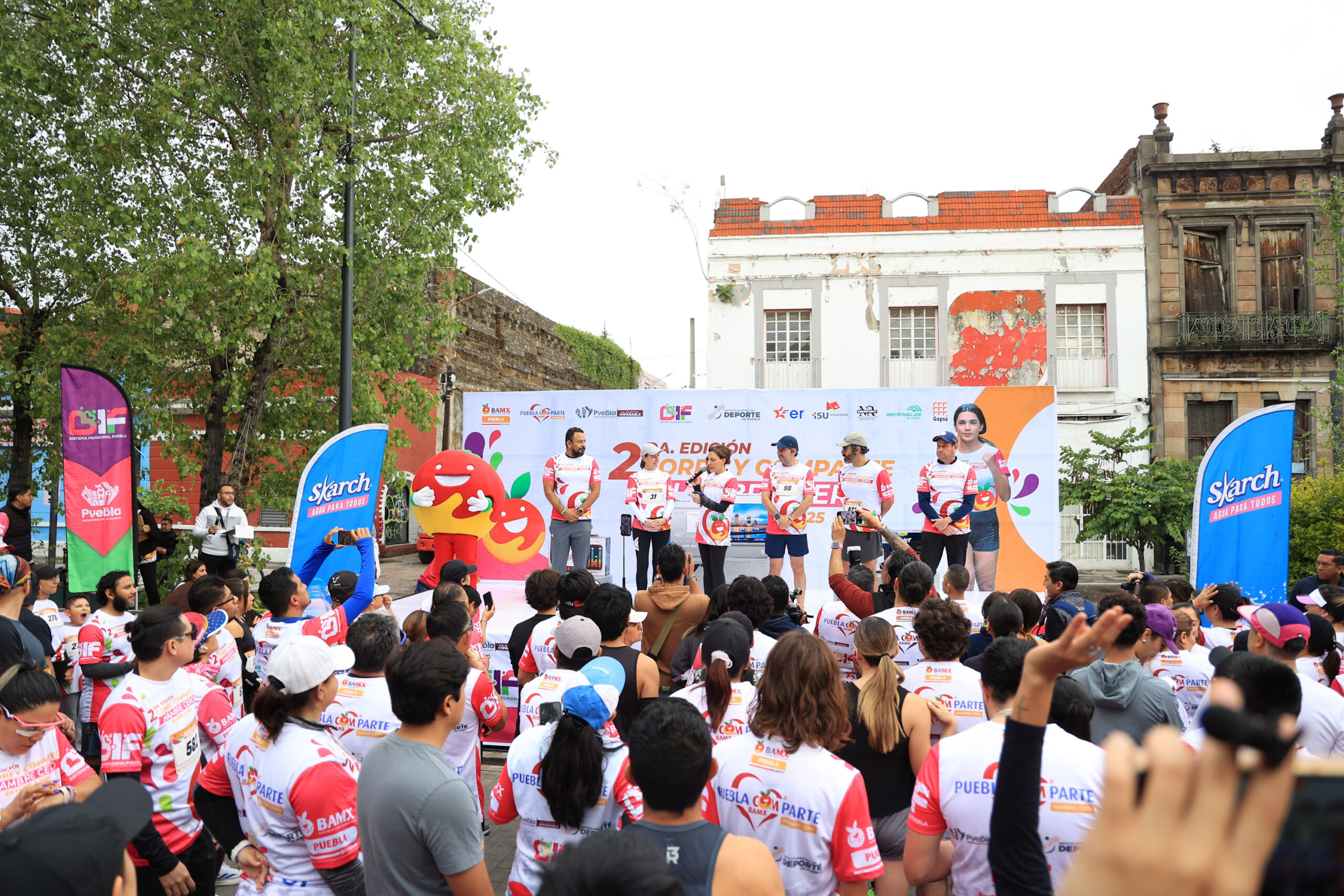 Cientos de poblanos participan en la carrera Corre y Comparte Hambre Cero 2025” Personas