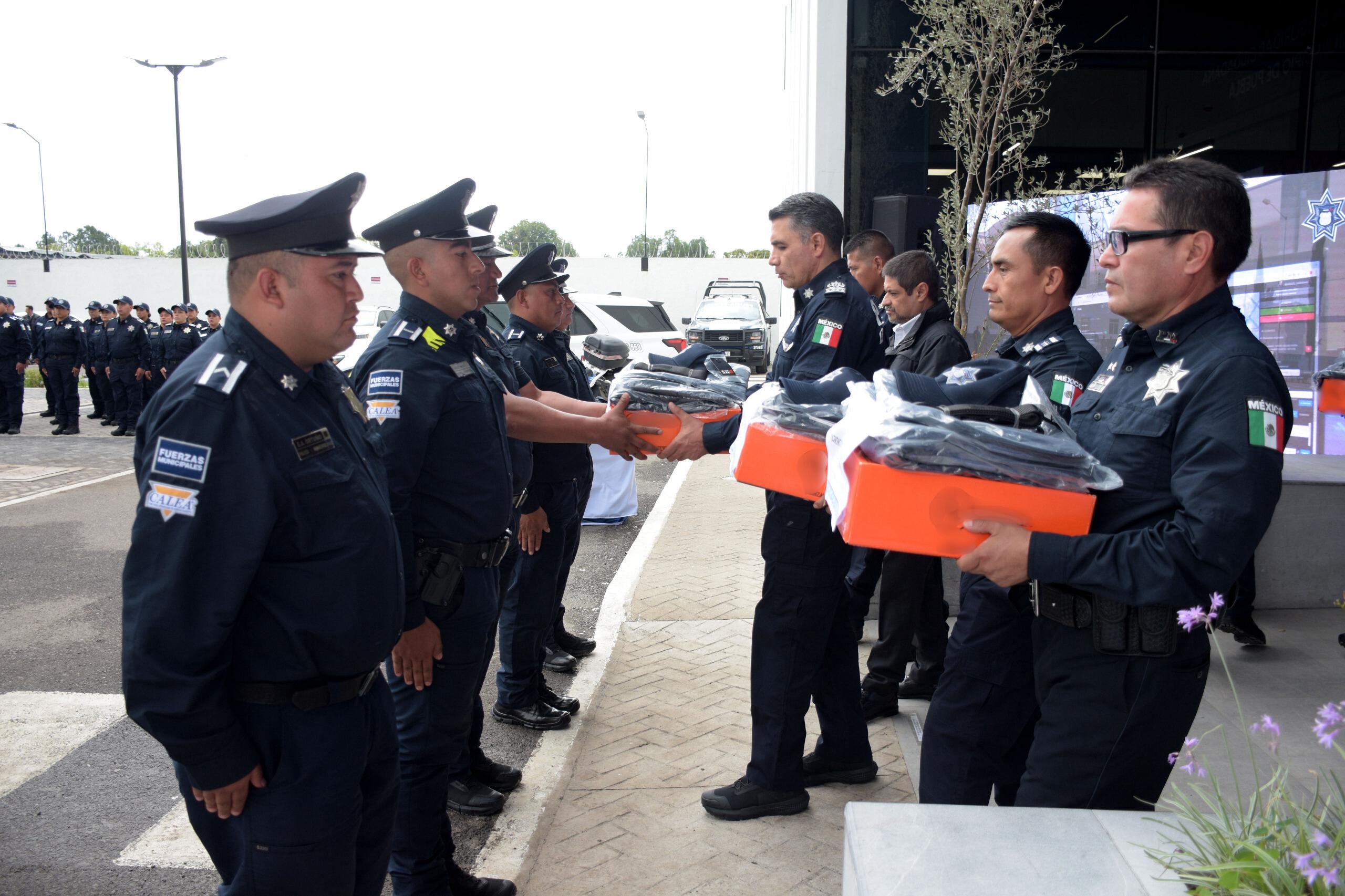 Entregan nuevos uniformes a policías municipales para fortalecer identidad y confianza ciudadana uniformes elementos