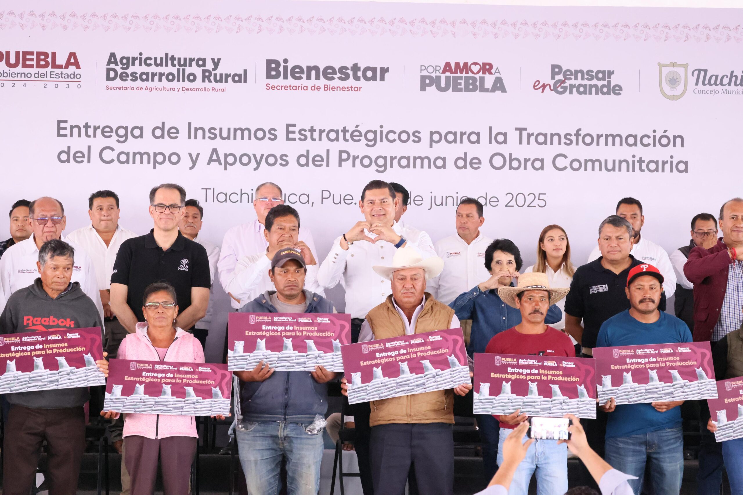 Gobierno de Armenta entregó 18 millones de pesos al campo de Tlachichuca_foto2