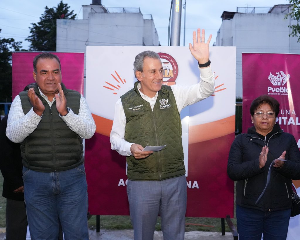 Loma Bella ya tiene alumbrado LED gracias a Puebla Brilla Chedraui