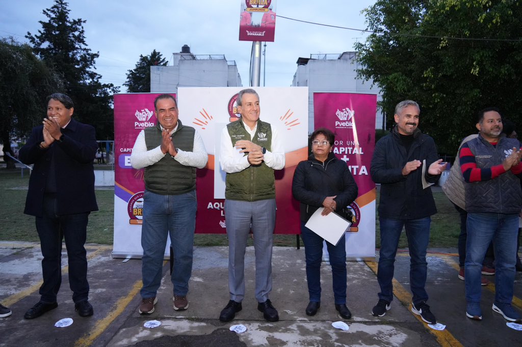 Loma Bella ya tiene alumbrado LED gracias a Puebla Brilla Pepe Chedraui