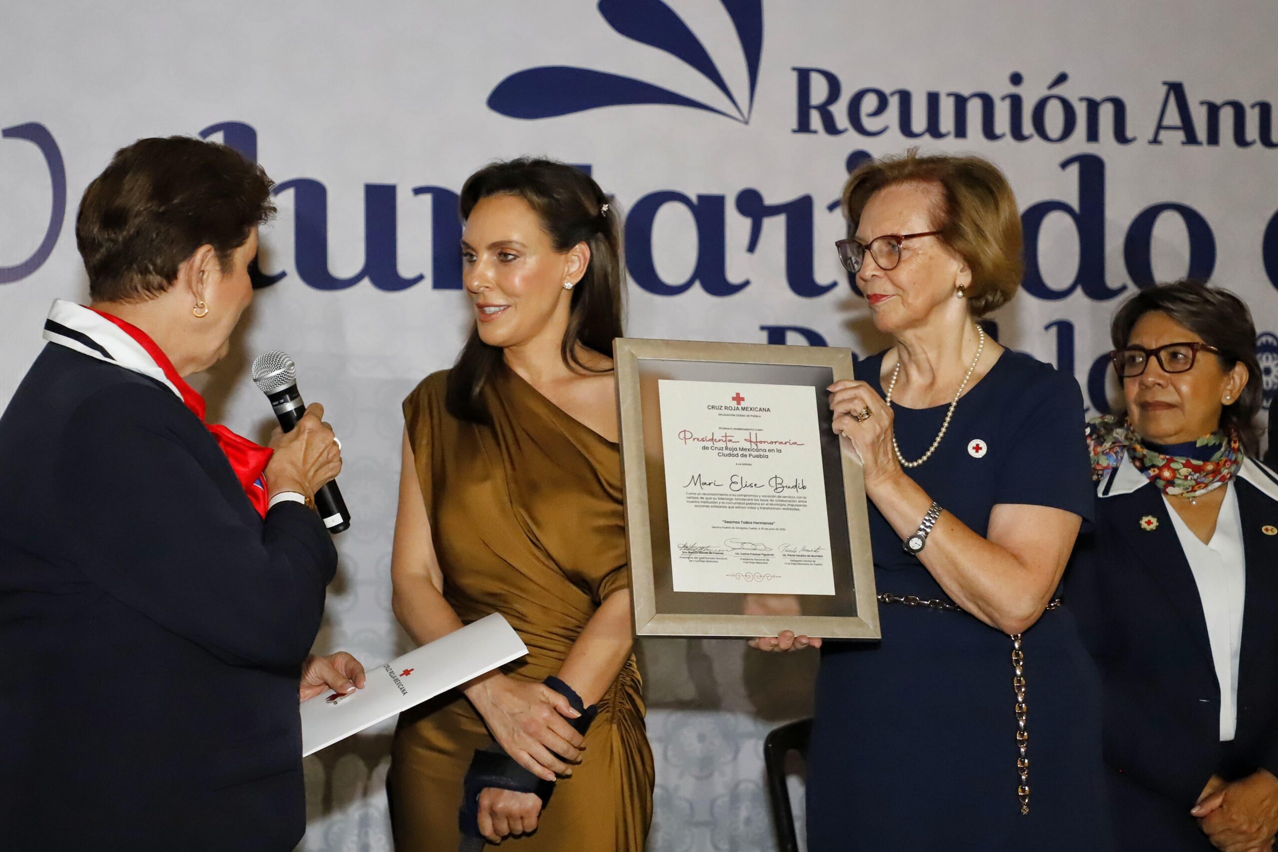 MariElise Budib presidenta honoraria del Voluntariado de Damas de la Cruz Roja _foto1
