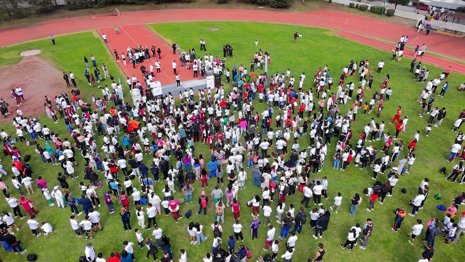 Niñas y niños de Puebla visitan el Comité Olímpico Mexicano en el Día Olímpico dron