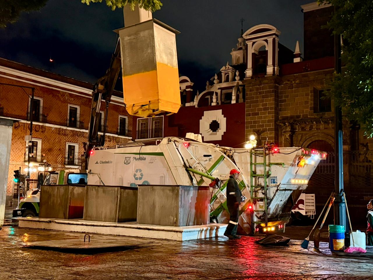 Organismo Operador de limpia, realizó segunda jornada de limpieza en contenedores soterrados _foto2