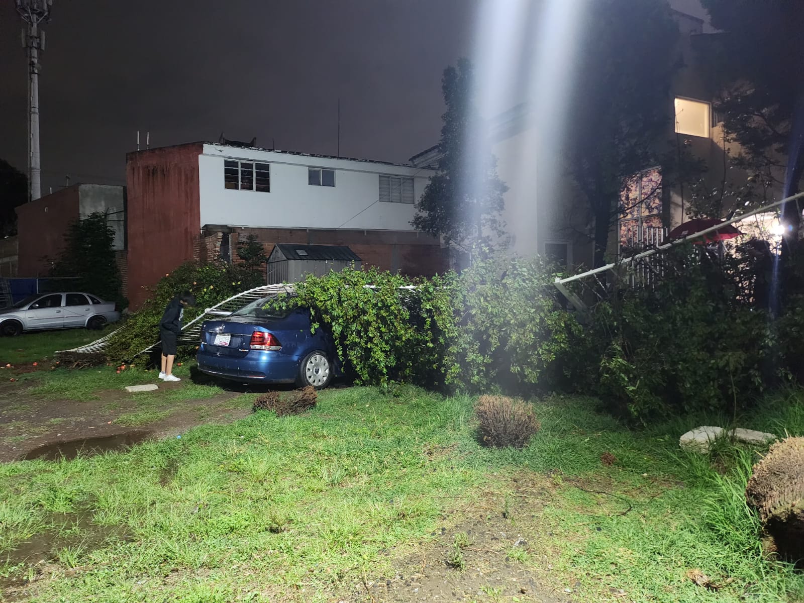 Se derrumbó barda tras fuerte lluvia en San Pedro Cholula_foto1