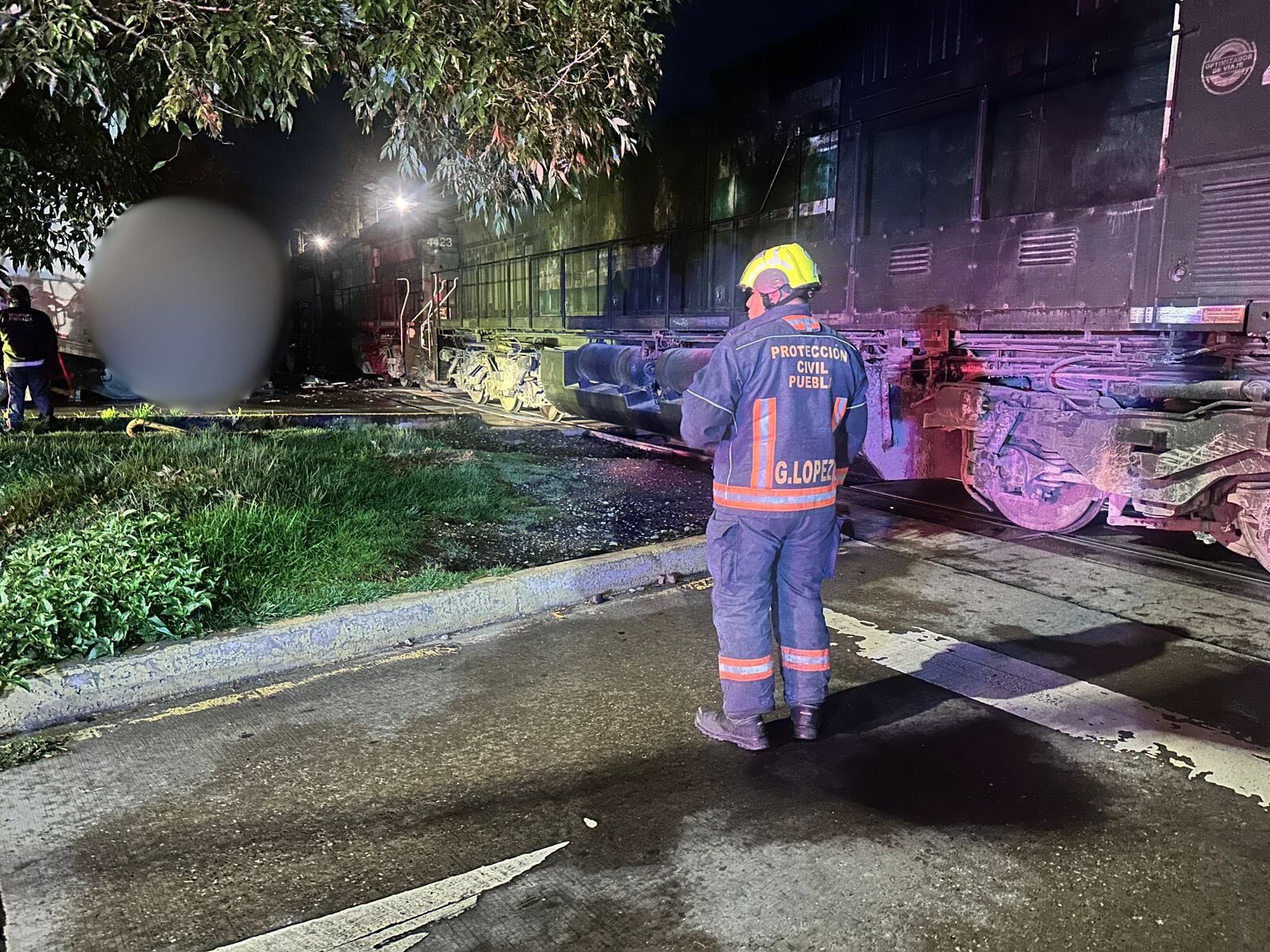 Tráiler es embestido por tren en Parque Industrial Puebla 2000 Protección Civil