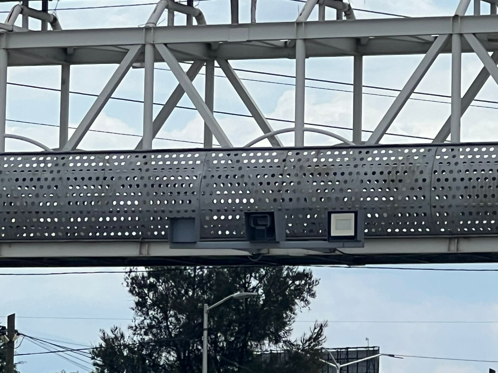 Nuevas cámaras de fotomultas vigilan a conductores en Puebla